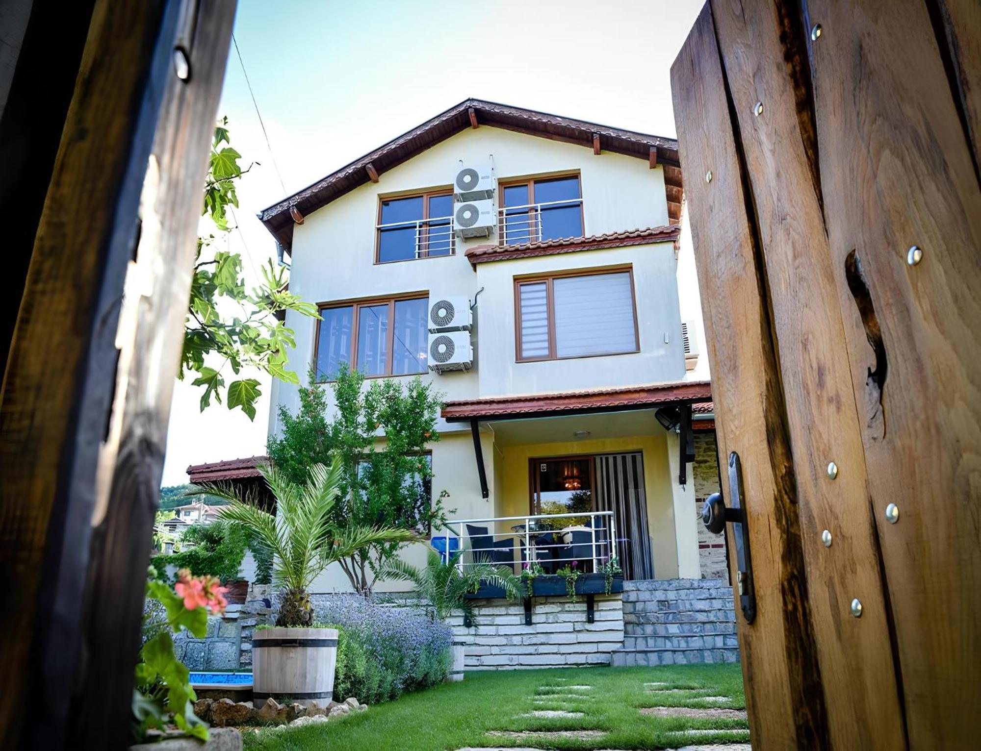 Villa Komitata-Pool And Jacuzzi Balchik Exterior photo